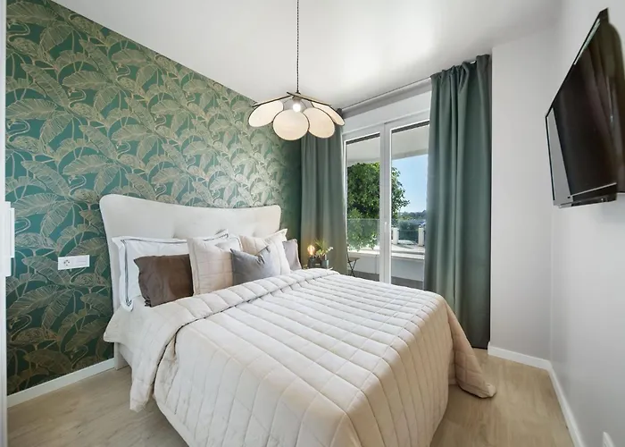 Brand New Apartment With Gym&Rooftop Pool.